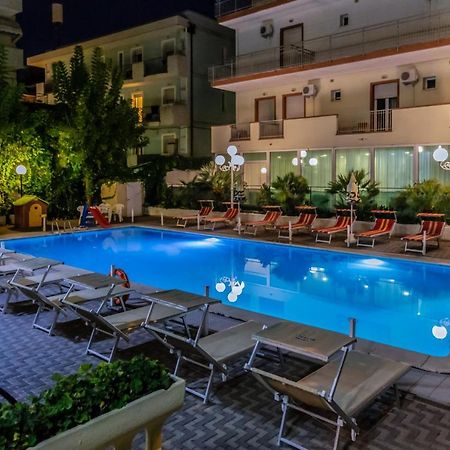 Hotel Beverly Ріміні Екстер'єр фото