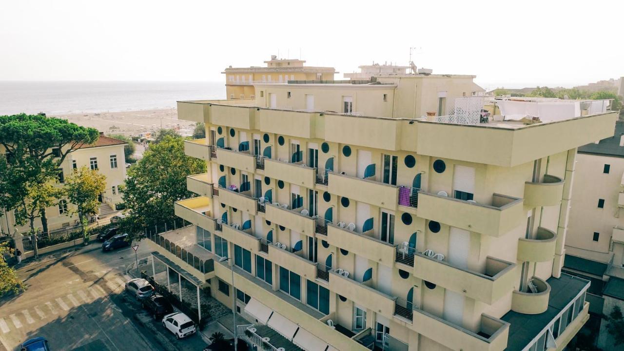 Hotel Beverly Ріміні Екстер'єр фото