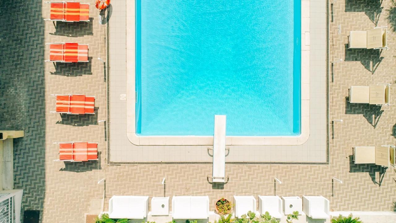 Hotel Beverly Ріміні Екстер'єр фото