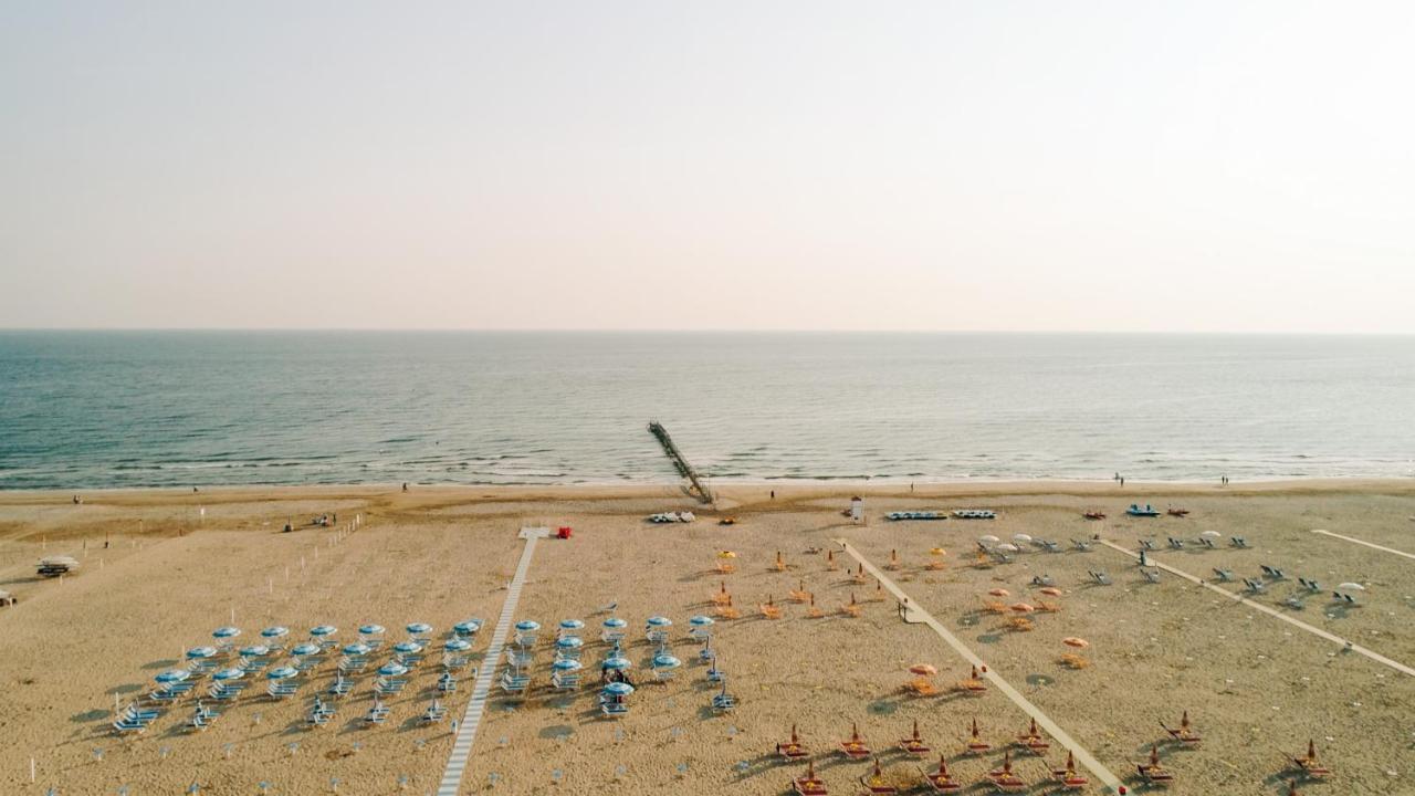 Hotel Beverly Ріміні Екстер'єр фото