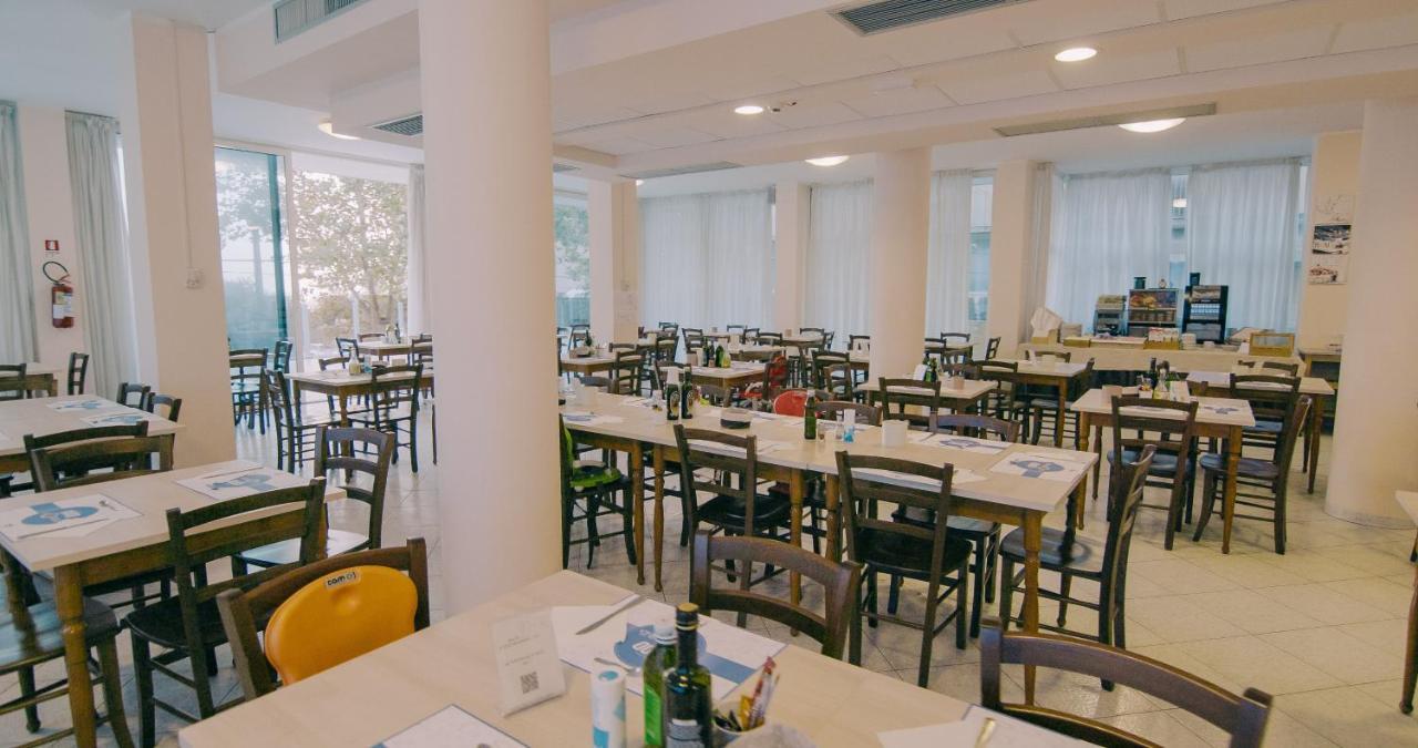 Hotel Beverly Ріміні Екстер'єр фото