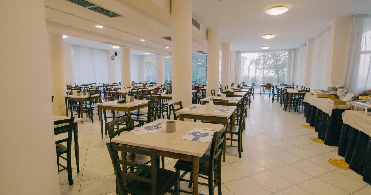 Hotel Beverly Ріміні Екстер'єр фото