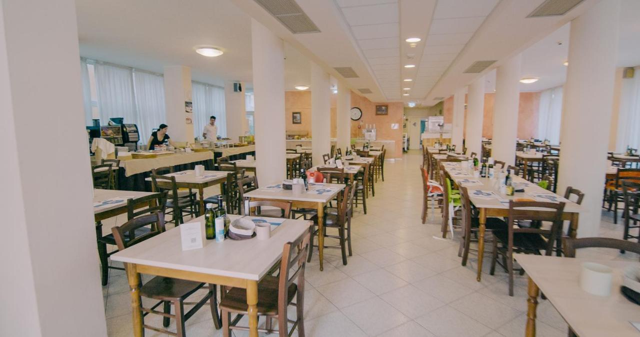 Hotel Beverly Ріміні Екстер'єр фото