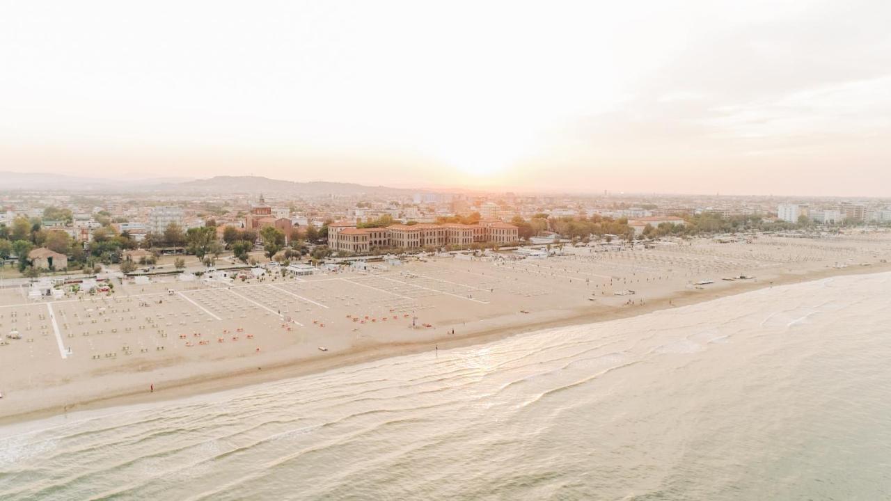 Hotel Beverly Ріміні Екстер'єр фото