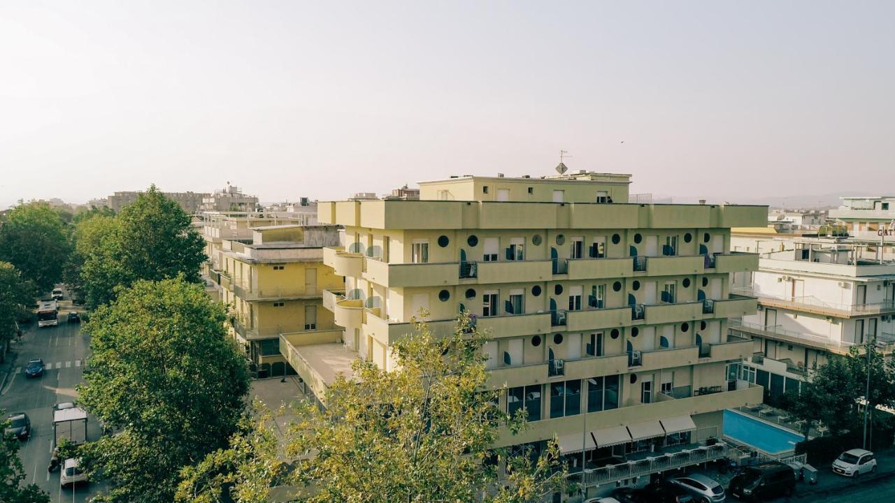 Hotel Beverly Ріміні Екстер'єр фото