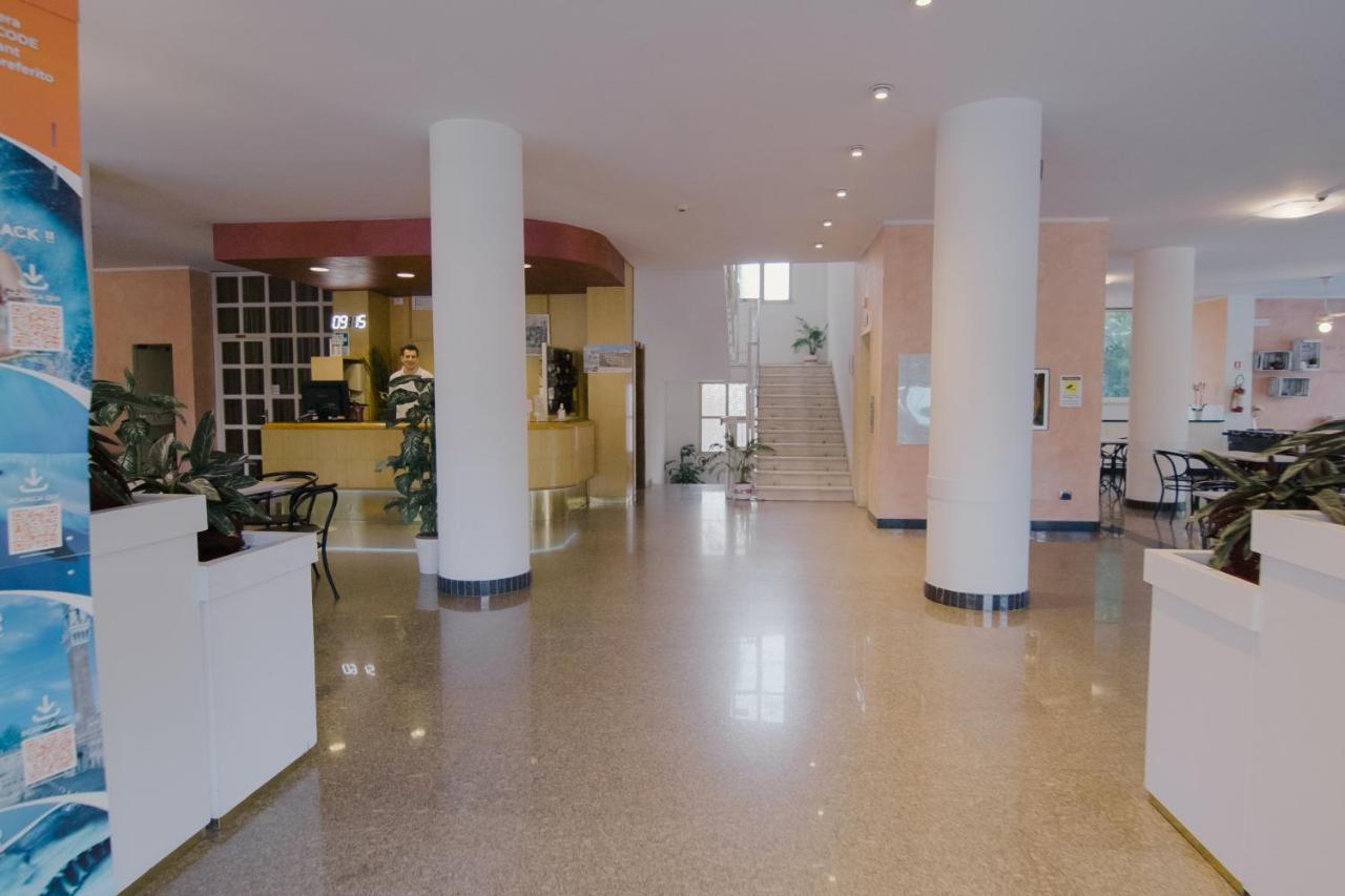 Hotel Beverly Ріміні Екстер'єр фото