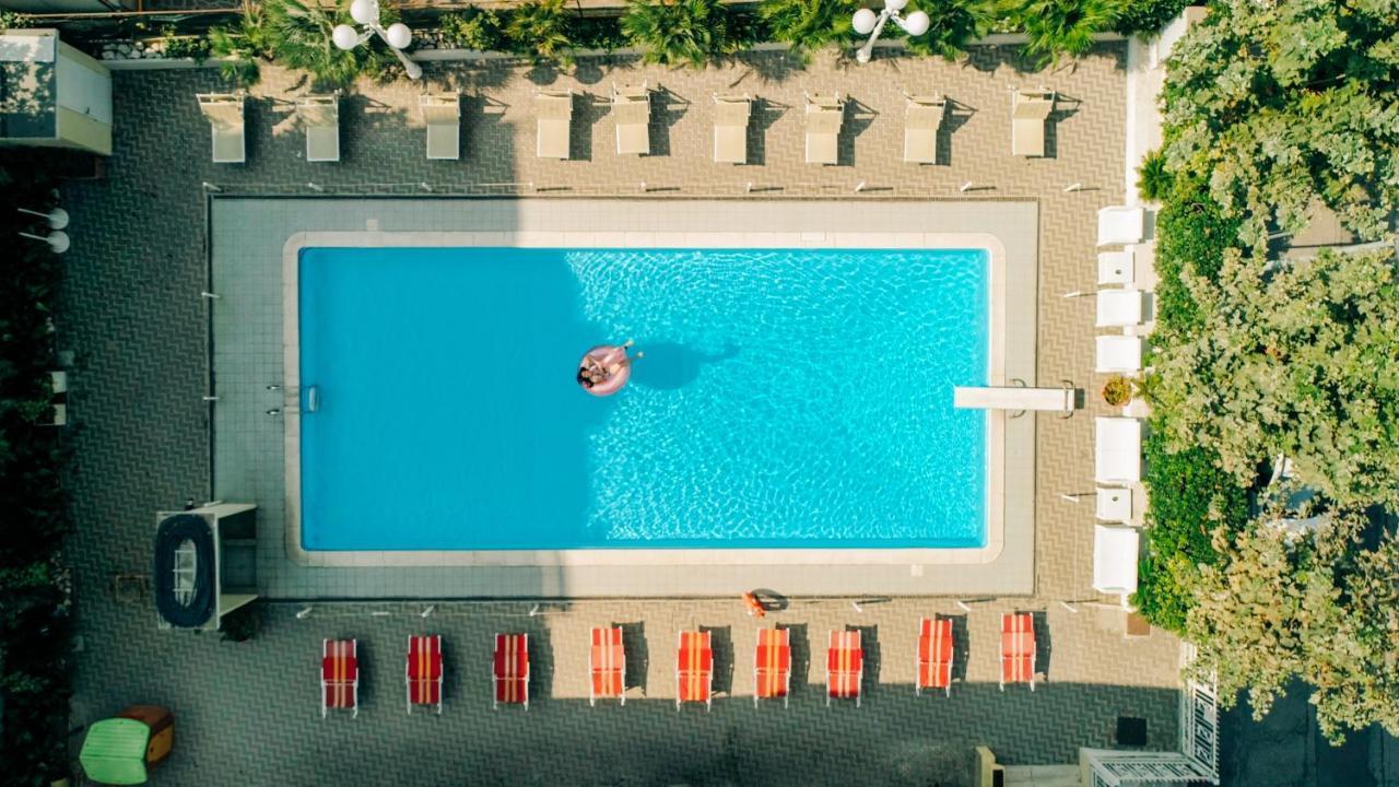 Hotel Beverly Ріміні Екстер'єр фото