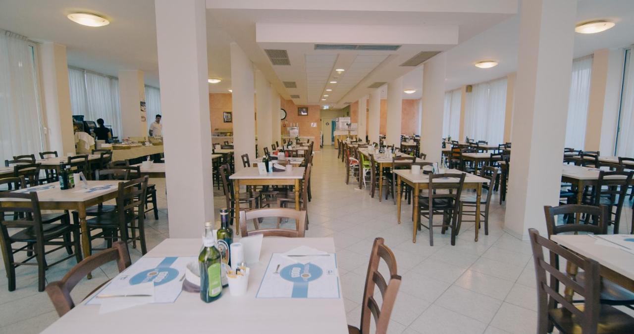 Hotel Beverly Ріміні Екстер'єр фото