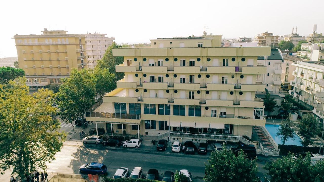 Hotel Beverly Ріміні Екстер'єр фото