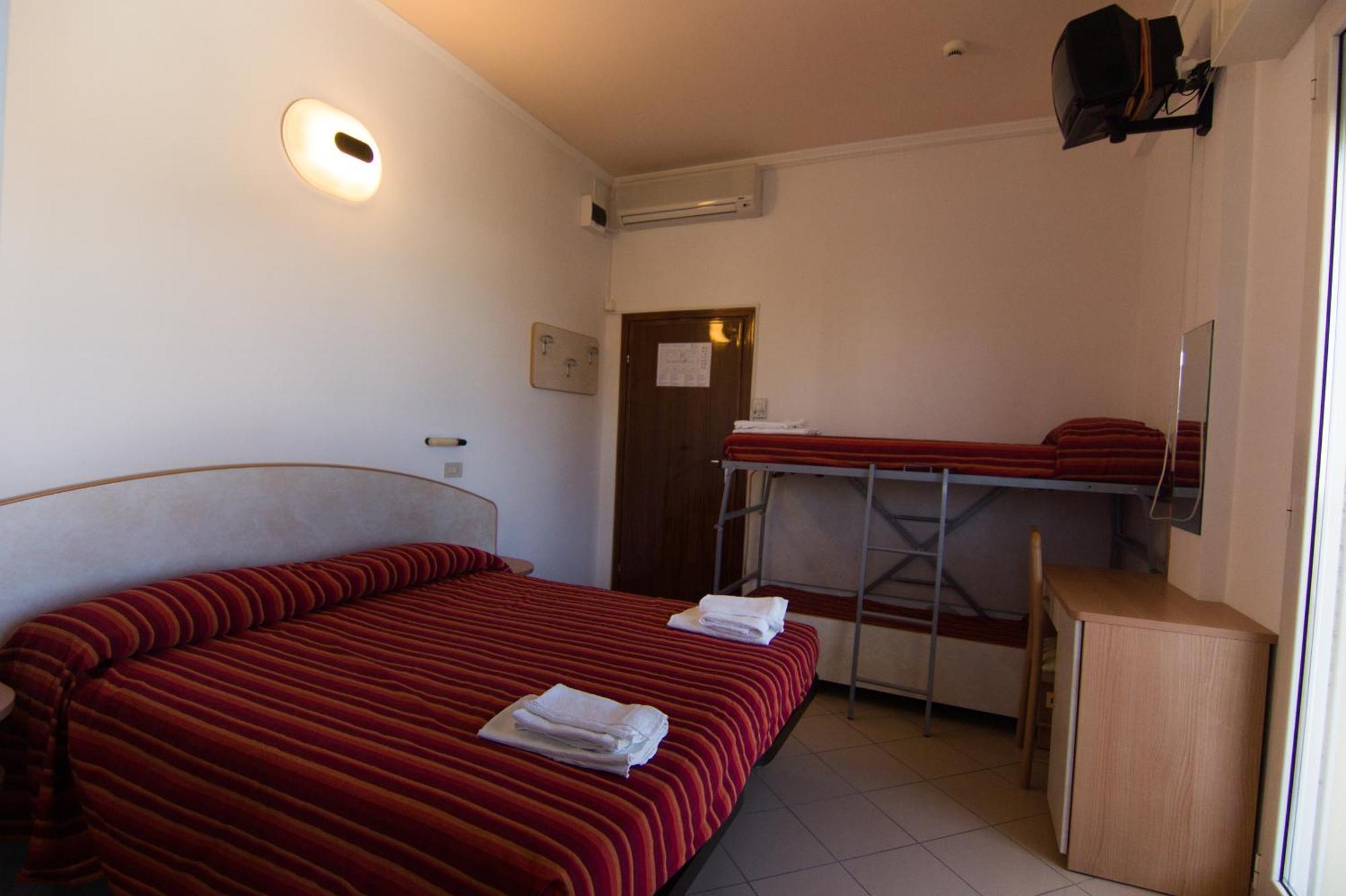 Hotel Beverly Ріміні Номер фото
