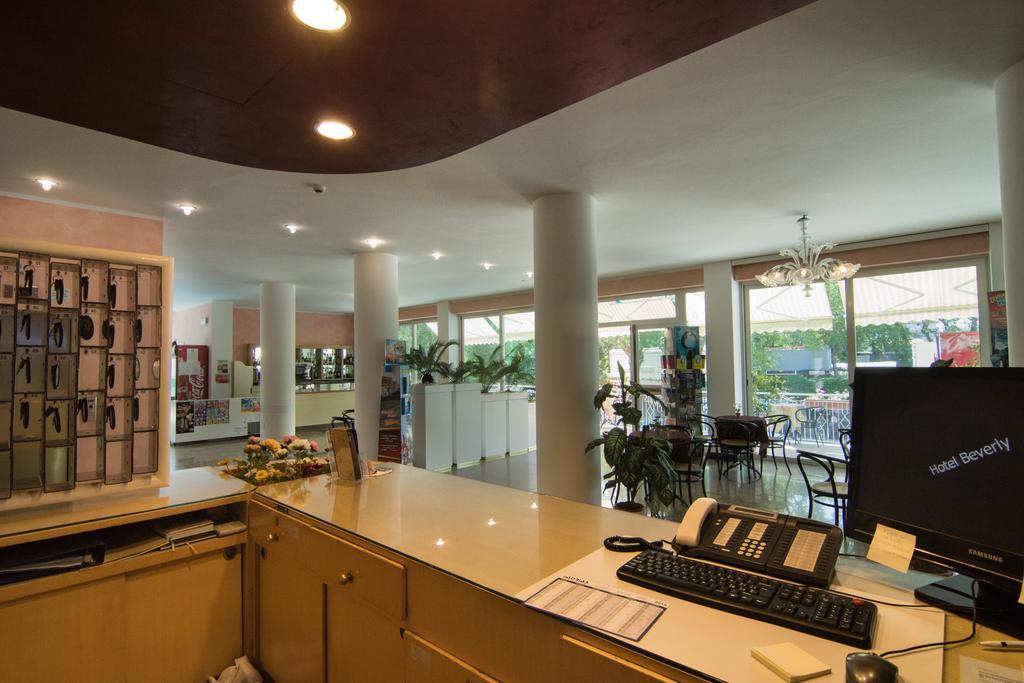 Hotel Beverly Ріміні Екстер'єр фото
