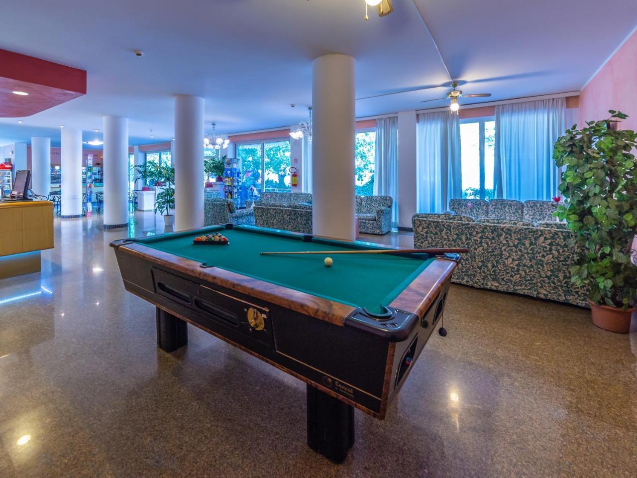 Hotel Beverly Ріміні Екстер'єр фото