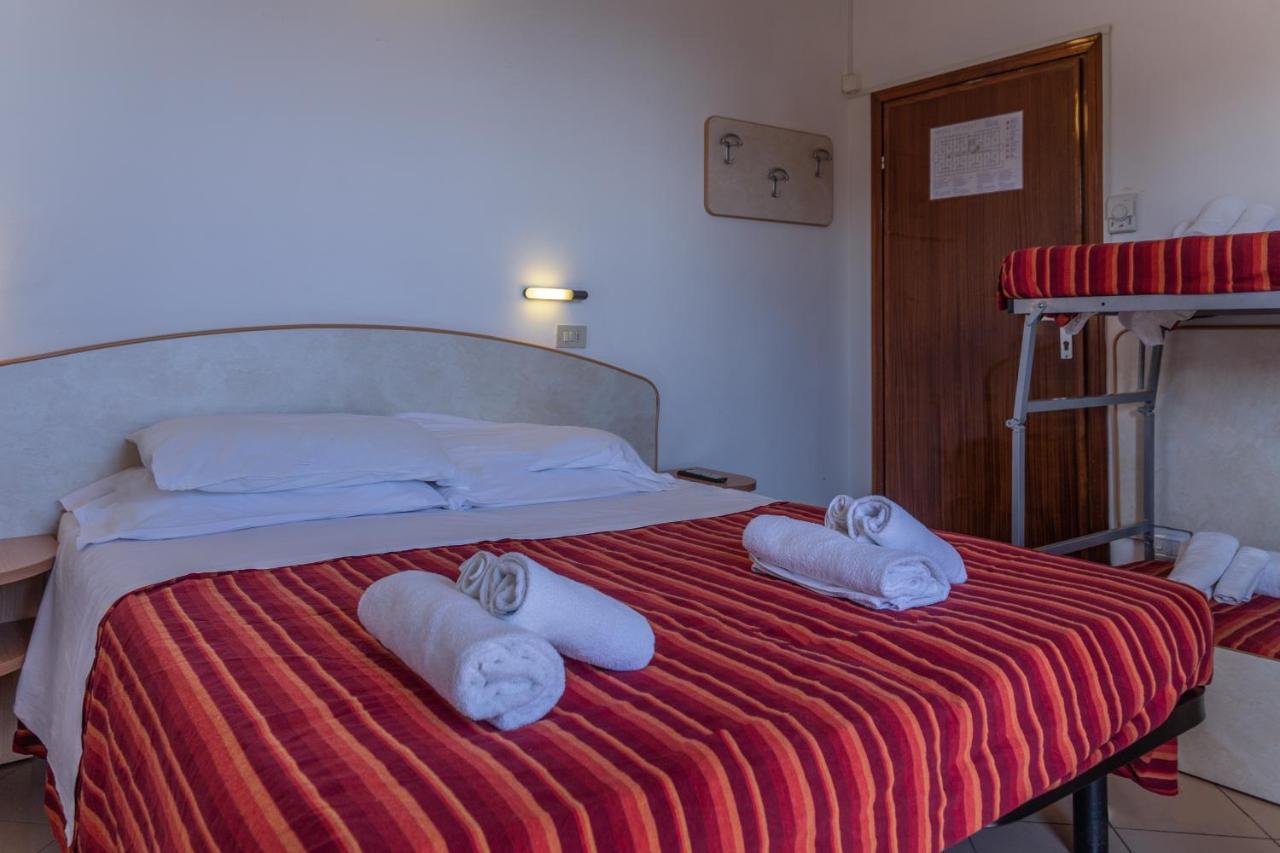 Hotel Beverly Ріміні Екстер'єр фото