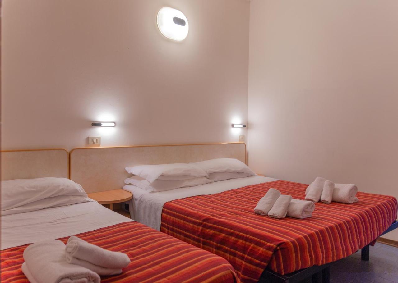 Hotel Beverly Ріміні Екстер'єр фото