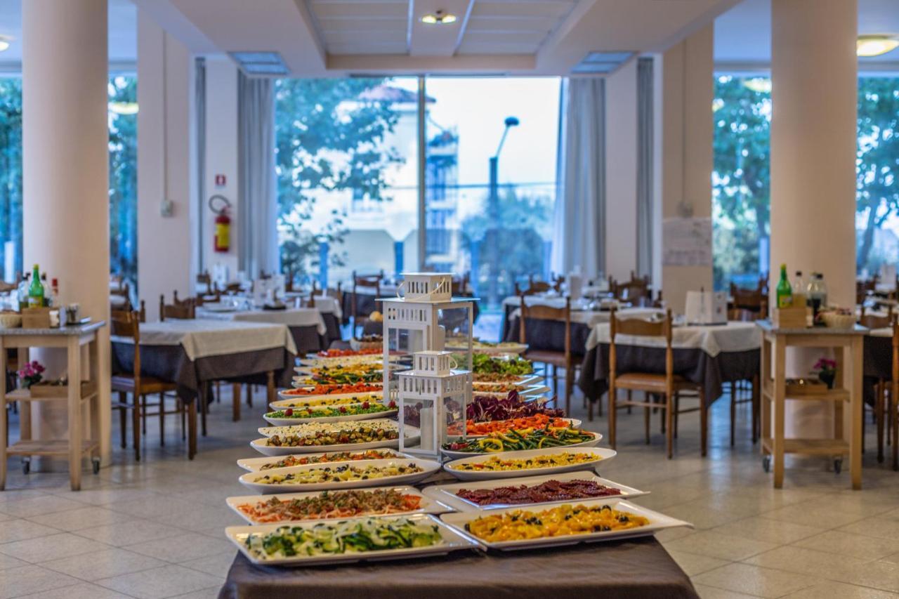 Hotel Beverly Ріміні Екстер'єр фото
