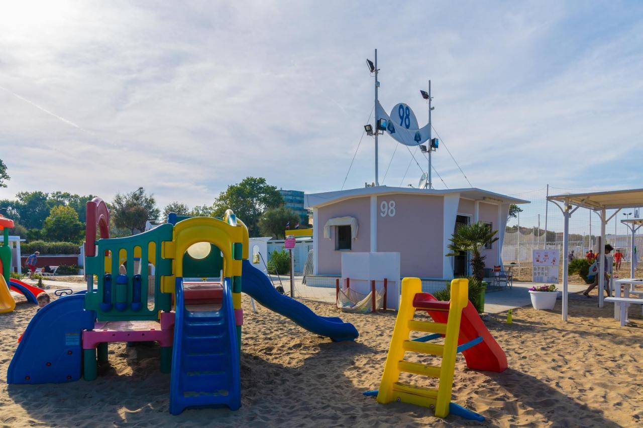 Hotel Beverly Ріміні Екстер'єр фото