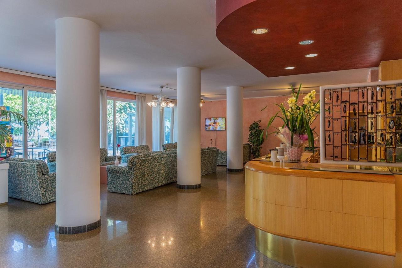 Hotel Beverly Ріміні Екстер'єр фото